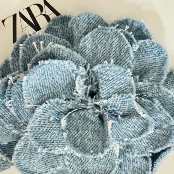 NWT Zara denim flower necklace light Blue. Purchased in Spain. 2024 Season. - Picture 5 of 5